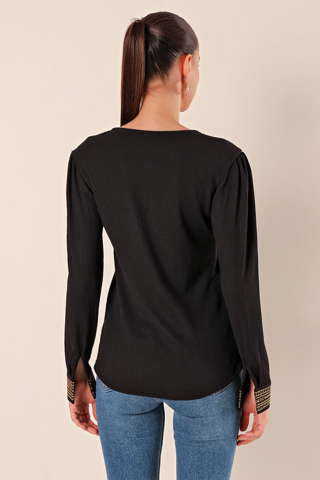 0466 Nakışlı V Yaka Örme Bluz - Siyah