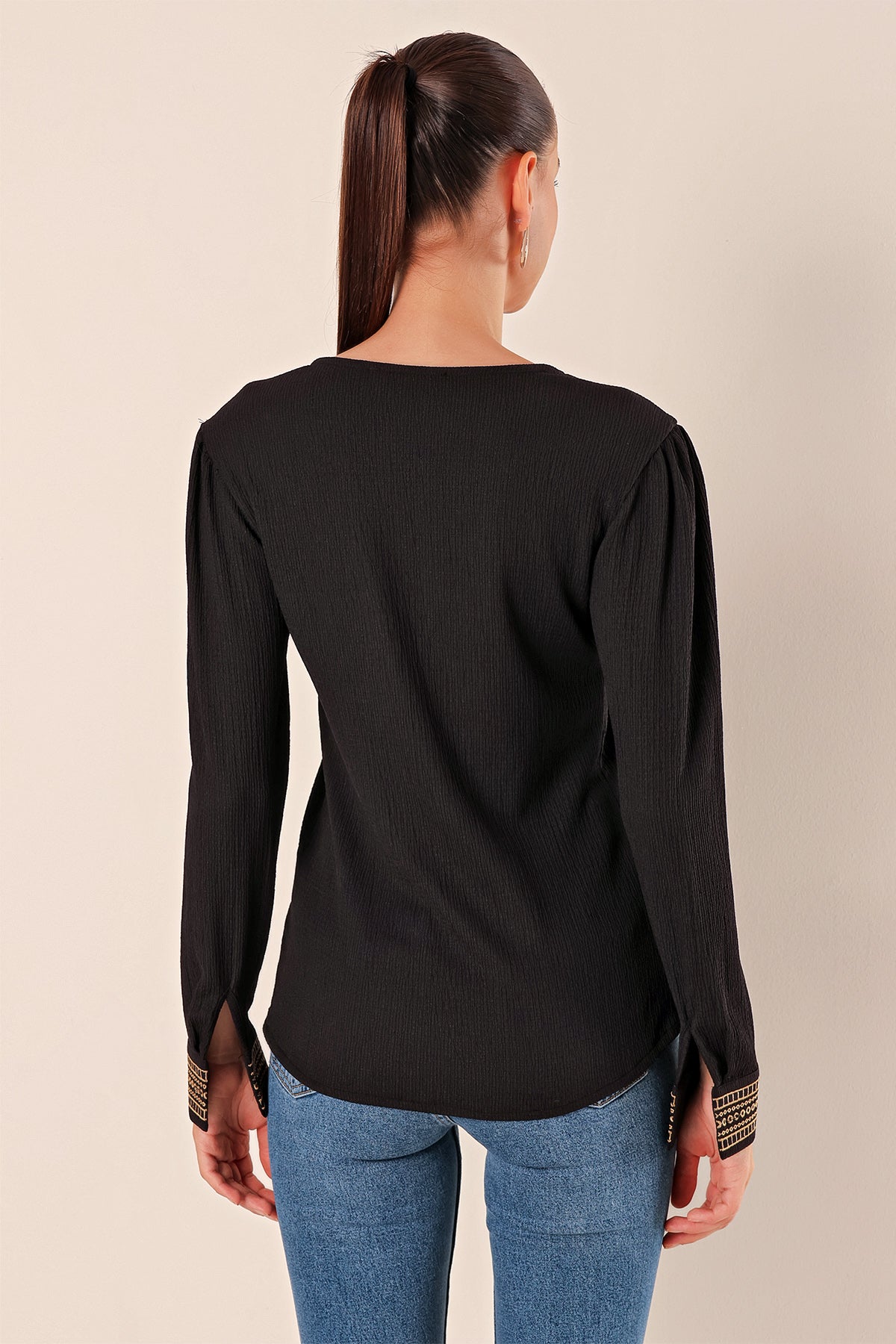 0466 Nakışlı V Yaka Örme Bluz - Siyah