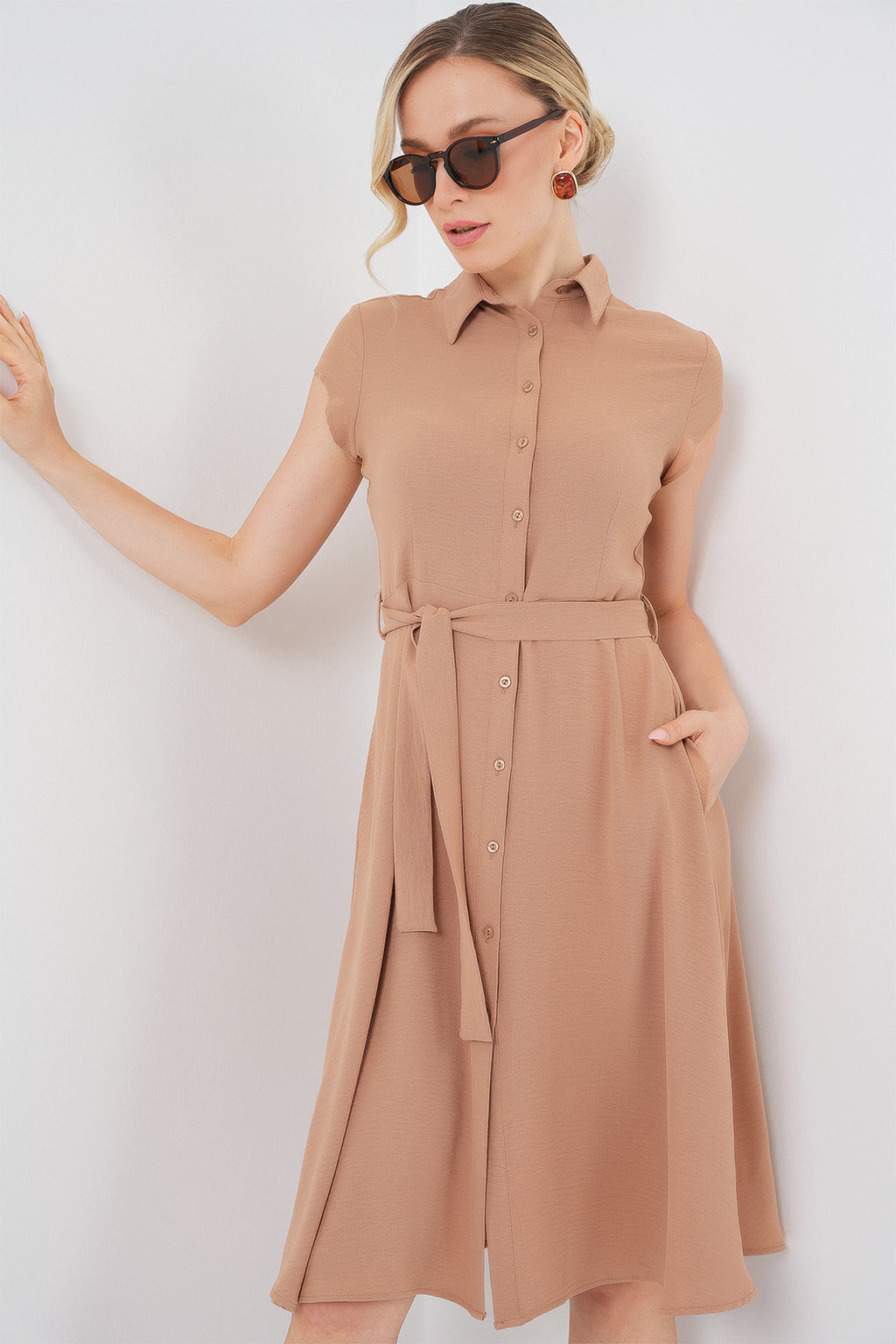 1677 Boydan Düğmeli Kuşaklı Elbise - Bisküvi