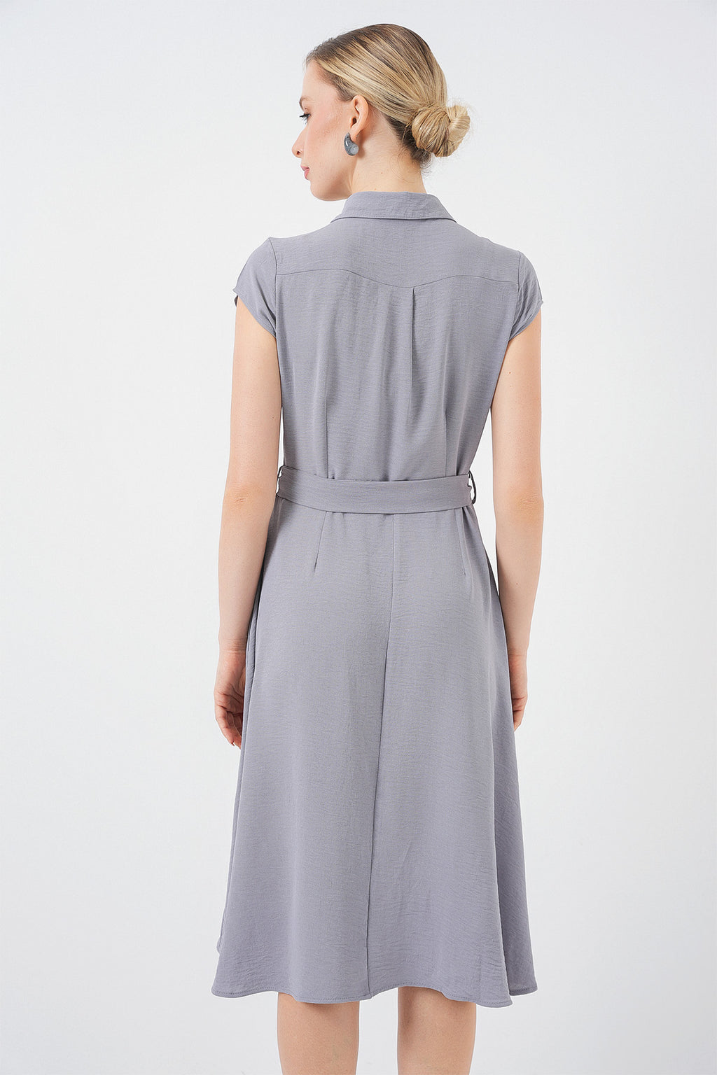 1677 Boydan Düğmeli Kuşaklı Elbise - Gri