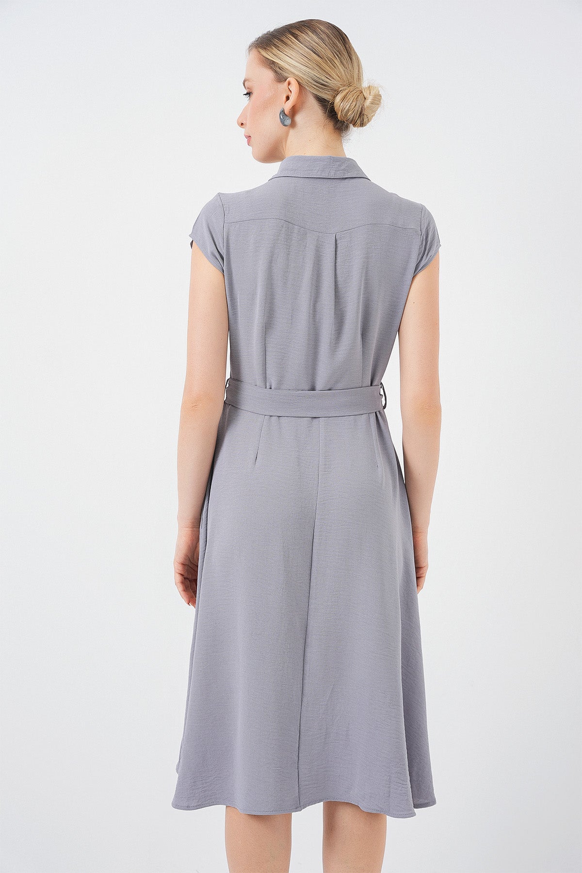 1677 Boydan Düğmeli Kuşaklı Elbise - Gri