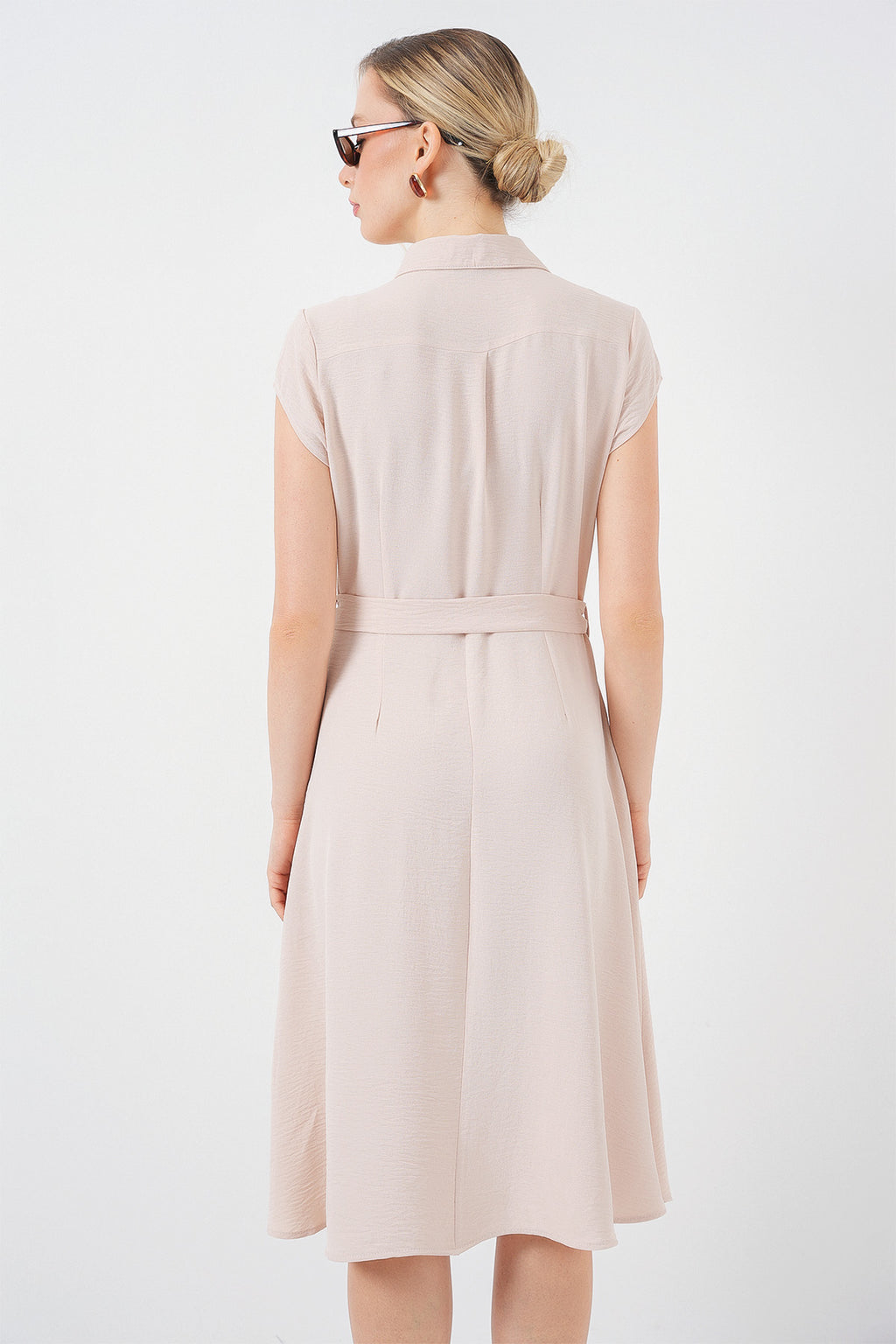 1677 Boydan Düğmeli Kuşaklı Elbise - Krem