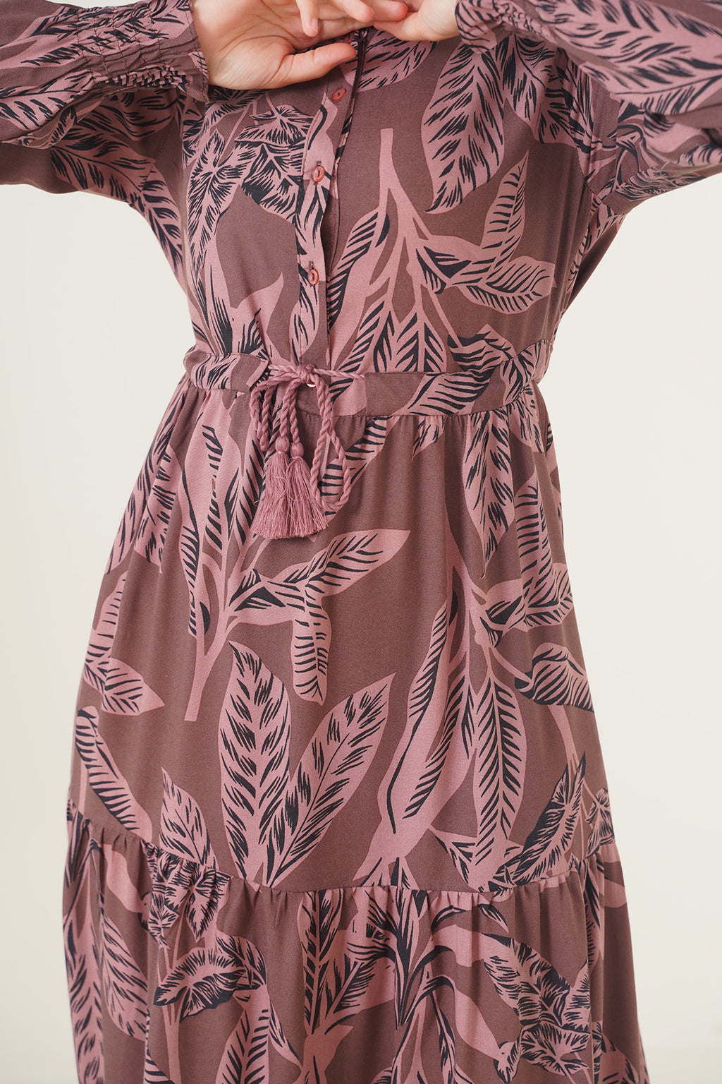 2145 Desenli Tesettür Elbise - Kahverengi