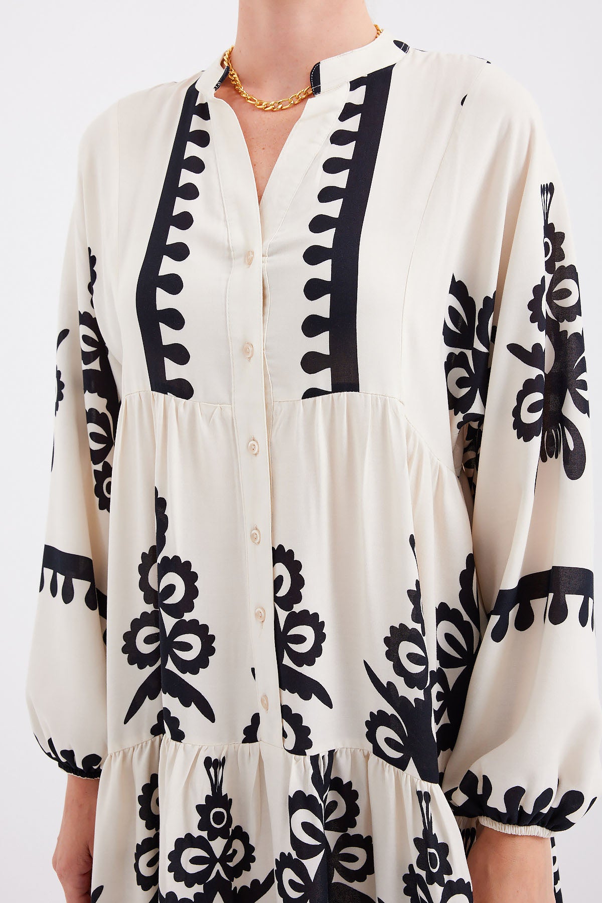 2423 Otantik Desenli Tesettür Elbise - M. Krem