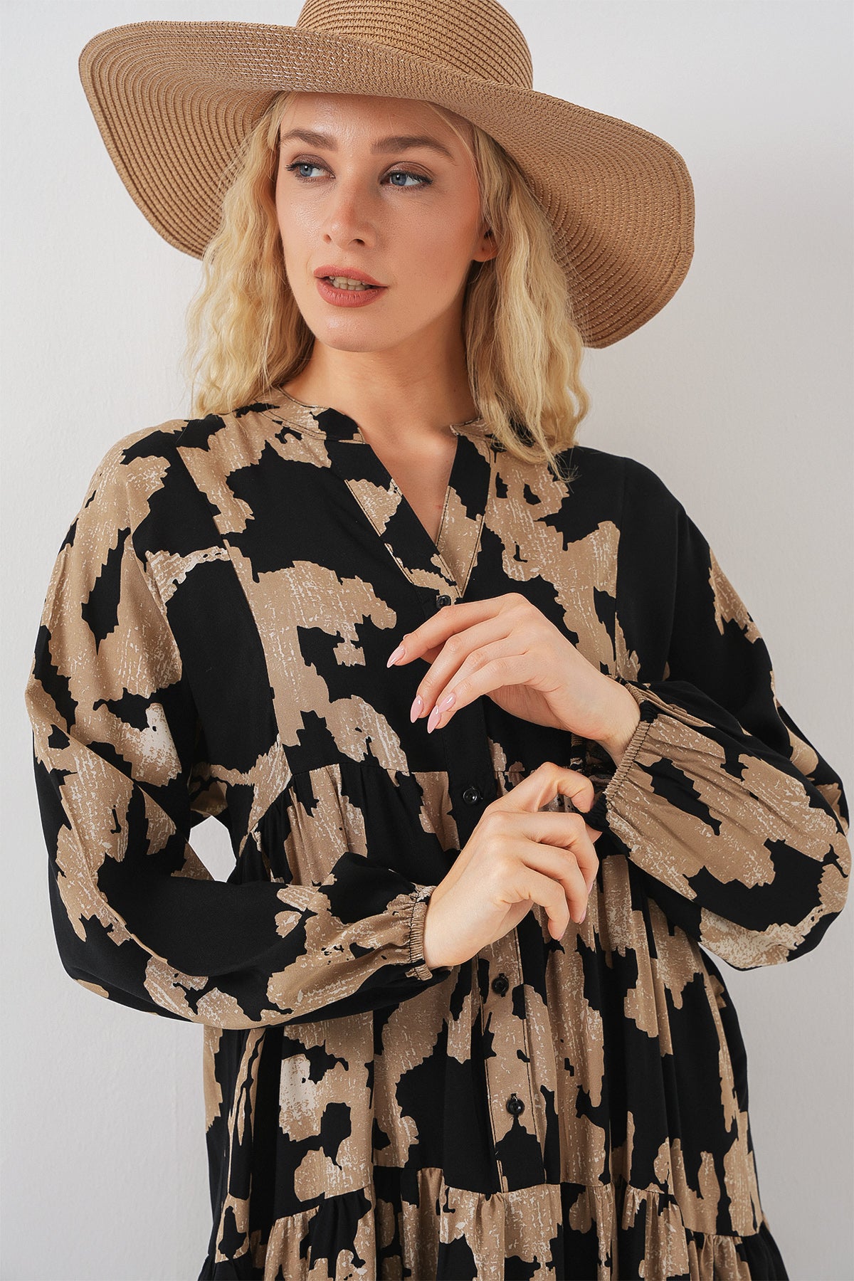 2423 Otantik Desenli Tesettür Elbise - A.Bej