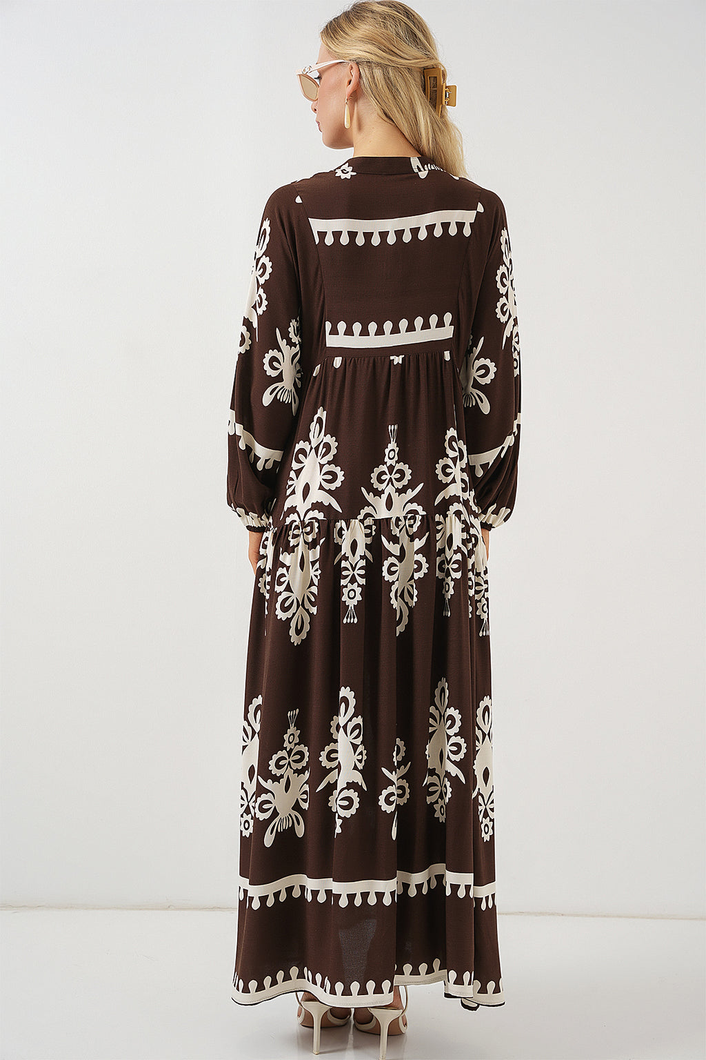 2423 Otantik Desenli Tesettür Elbise - Koyu Kahve