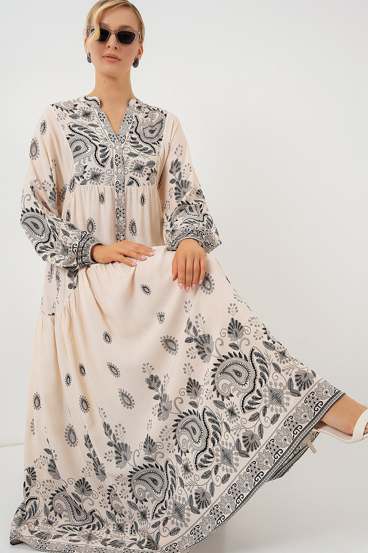 2423 Otantik Desenli Tesettür Elbise - Siyah - Krem