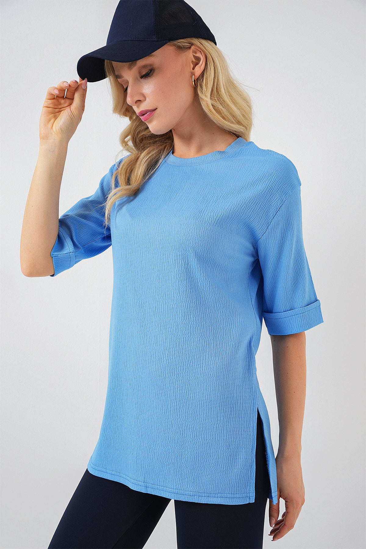 4332 Yanı Yırtmaçlı Örme Tişört - B.Mavi