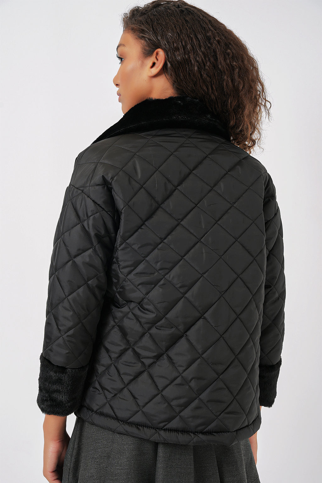 5202 Peluş Detaylı Kapitone Mont - Siyah