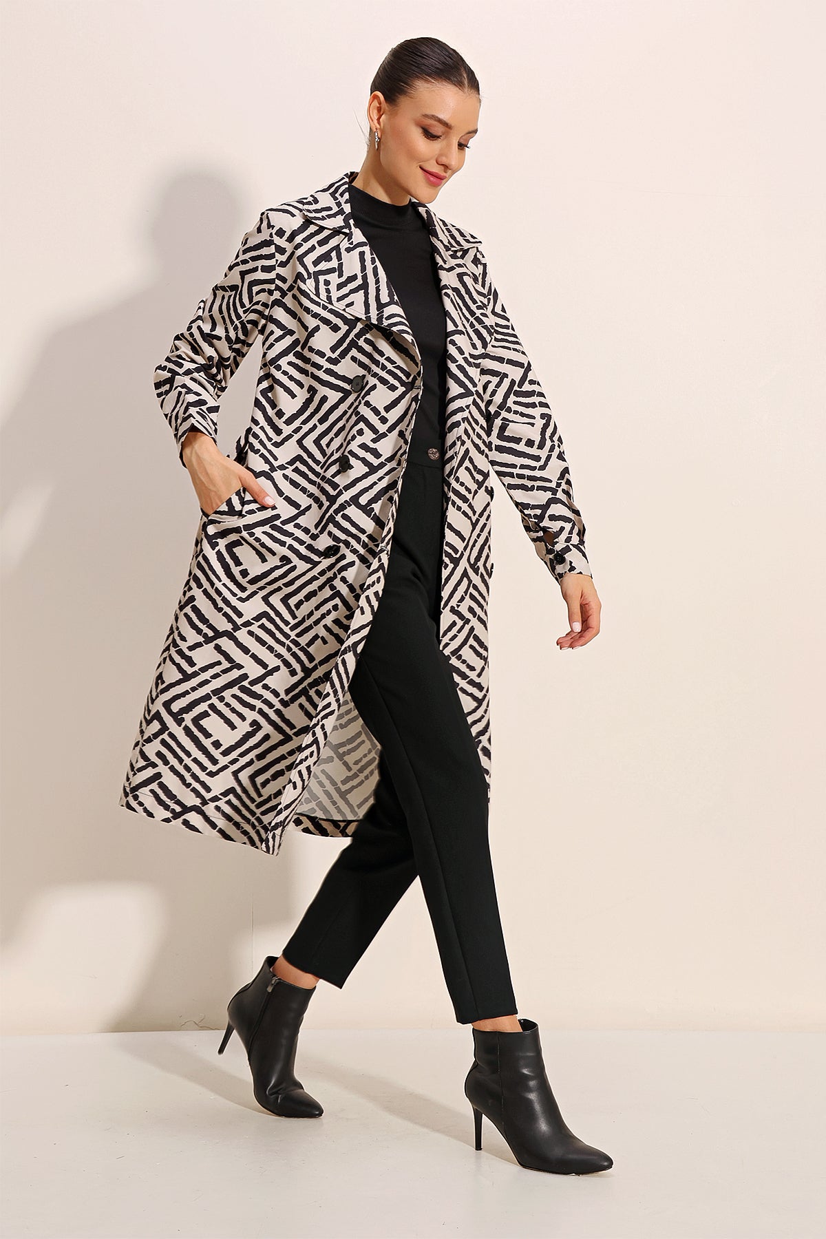 5853 Desenli Kruvaze Yaka Trençkot - C.Beyaz