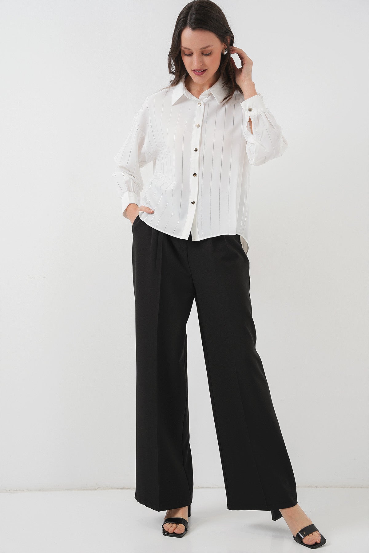 Kadın Beyaz Gümüş Çizgili Gömlek 5924