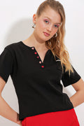 Kadın Siyah Düğme Detaylı Kısa Kol Tişört 903