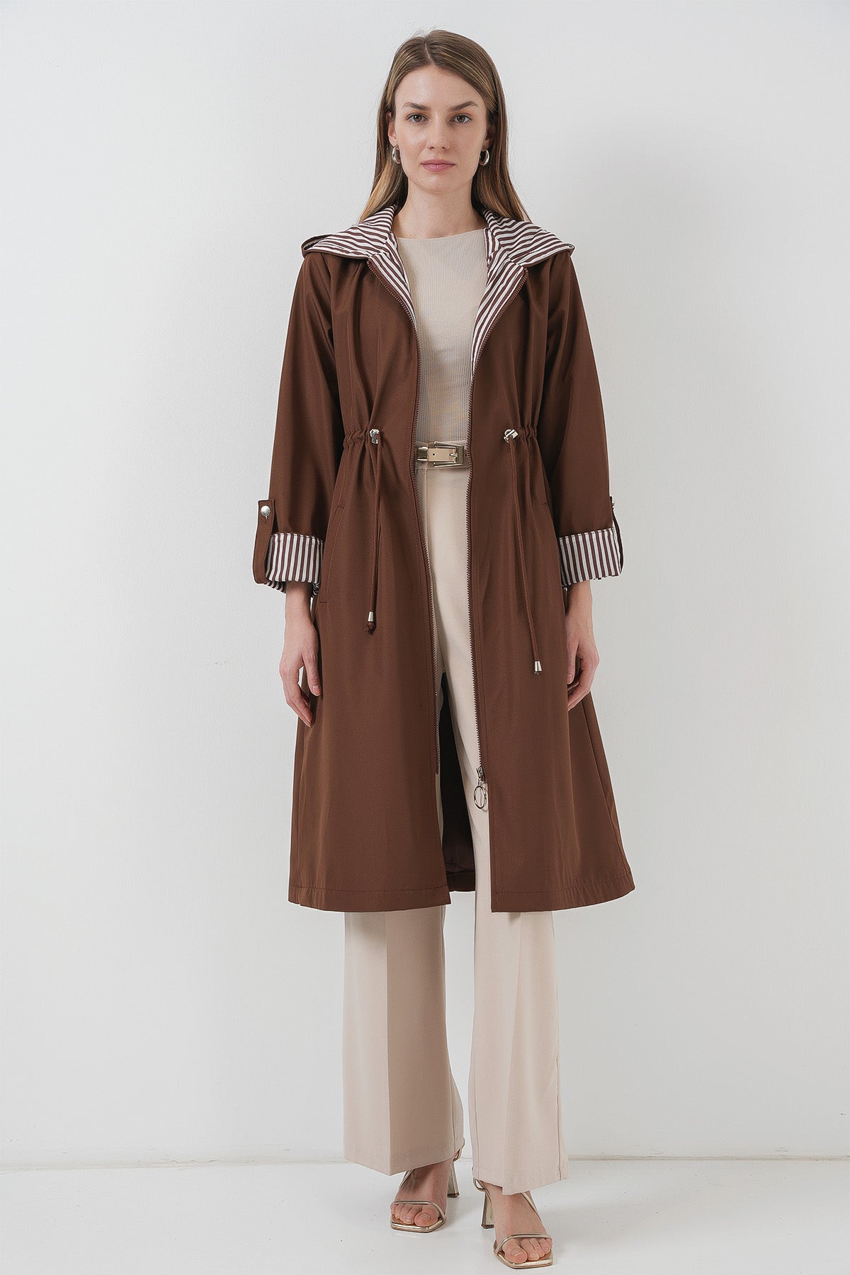 9091 Beli Büzgülü Kapşonlu Trençkot - M. Kahverengi