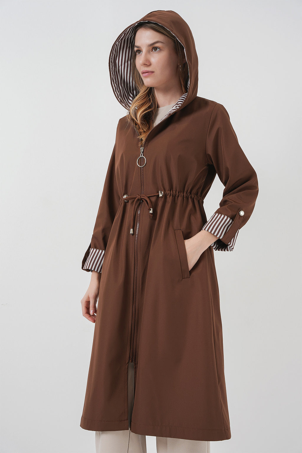 9091 Beli Büzgülü Kapşonlu Trençkot - M. Kahverengi