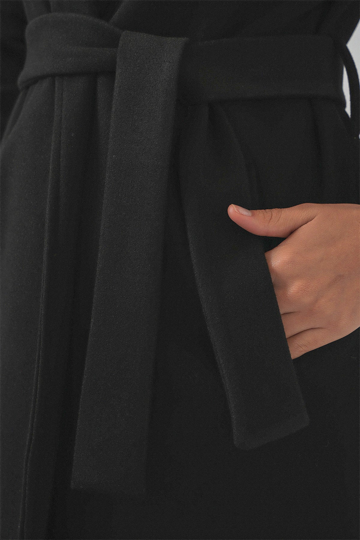 9118 Kruvaze Yaka Kaşe Kaban - Siyah