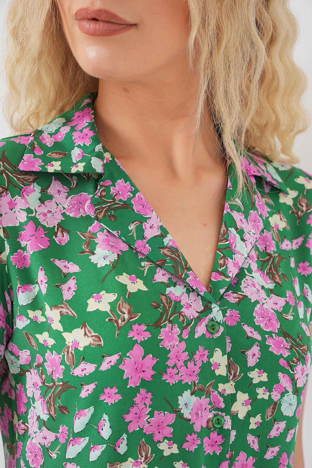 Kadın Boydan Düğmeli Kısa Kol Çiçekli Elbise 2561 - Yeşil