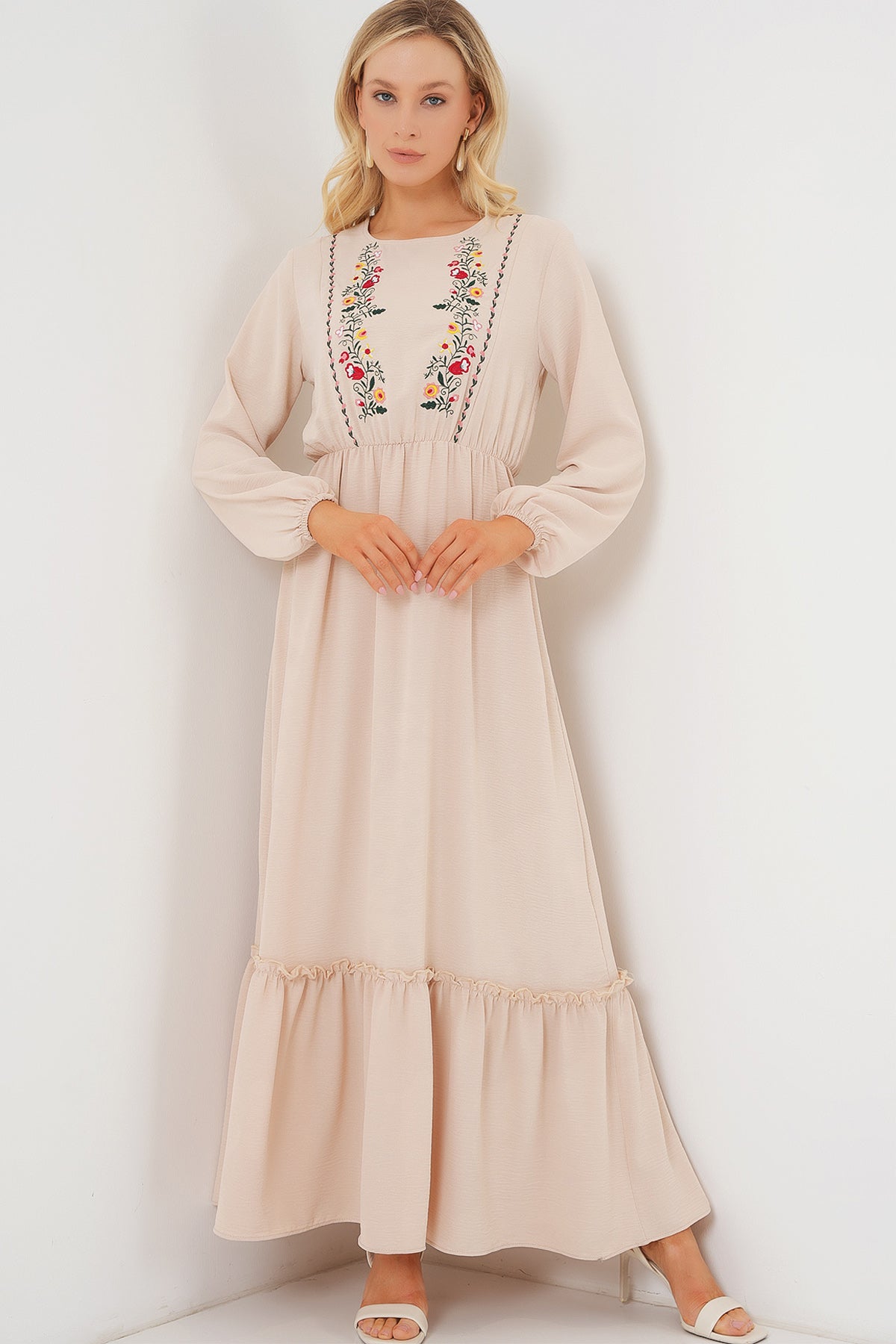 Kadın Nakışlı Uzun Tesettür Elbise 2550 - Krem