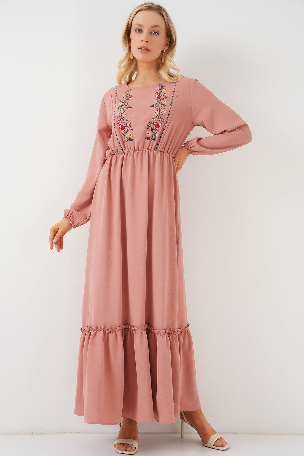 Kadın Nakışlı Uzun Tesettür Elbise 2550 - Pudra