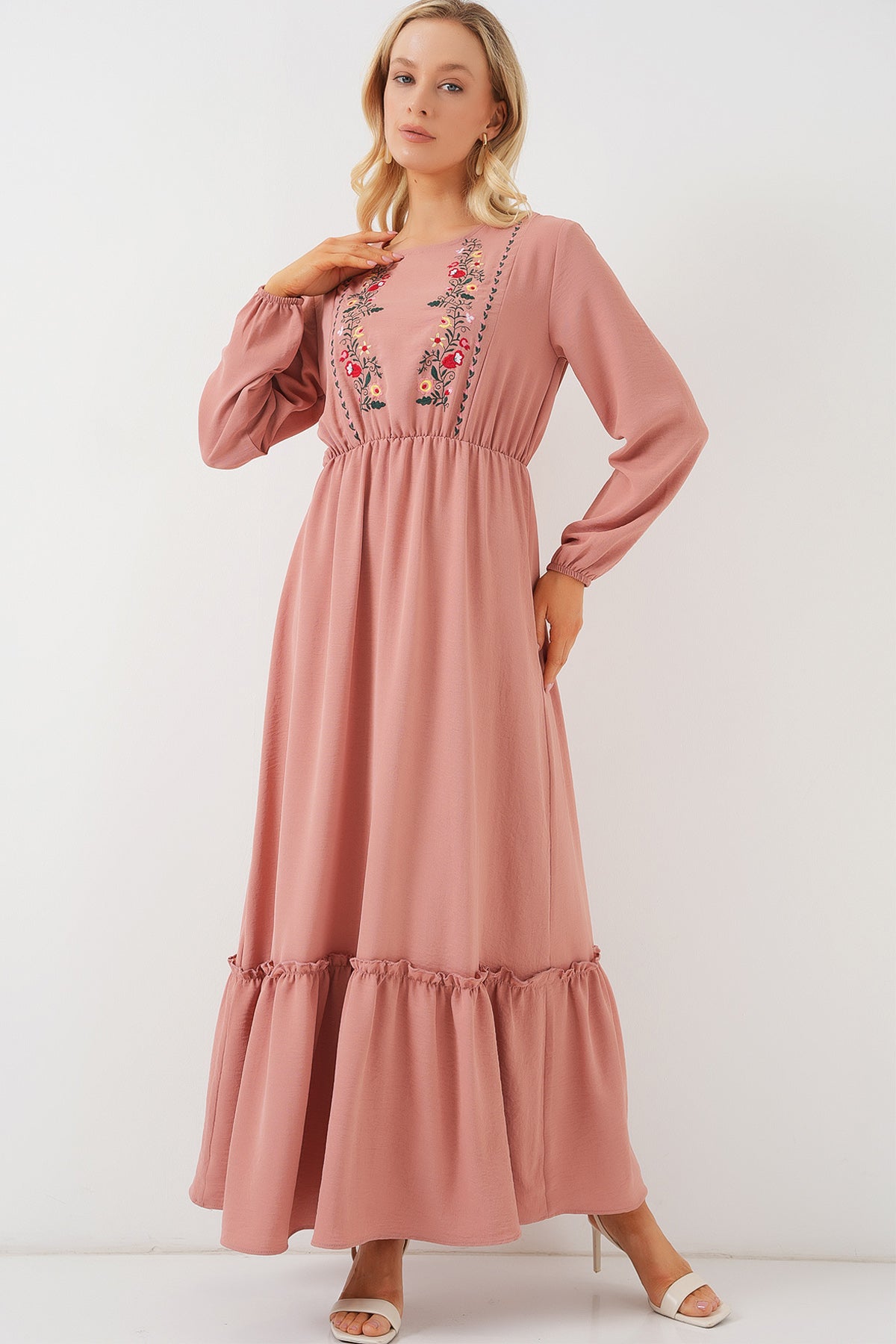 Kadın Nakışlı Uzun Tesettür Elbise 2550 - Pudra