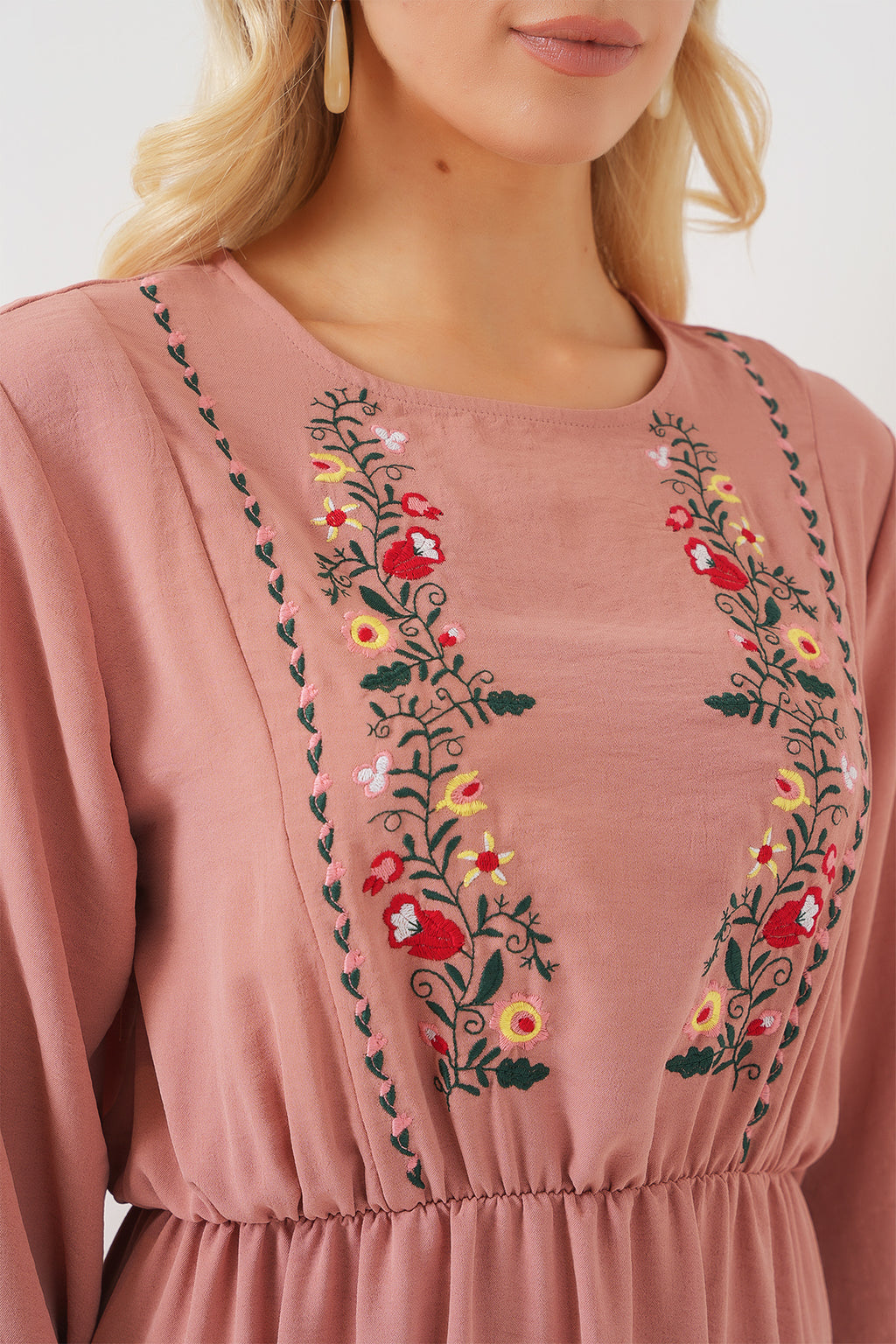 Kadın Nakışlı Uzun Tesettür Elbise 2550 - Pudra