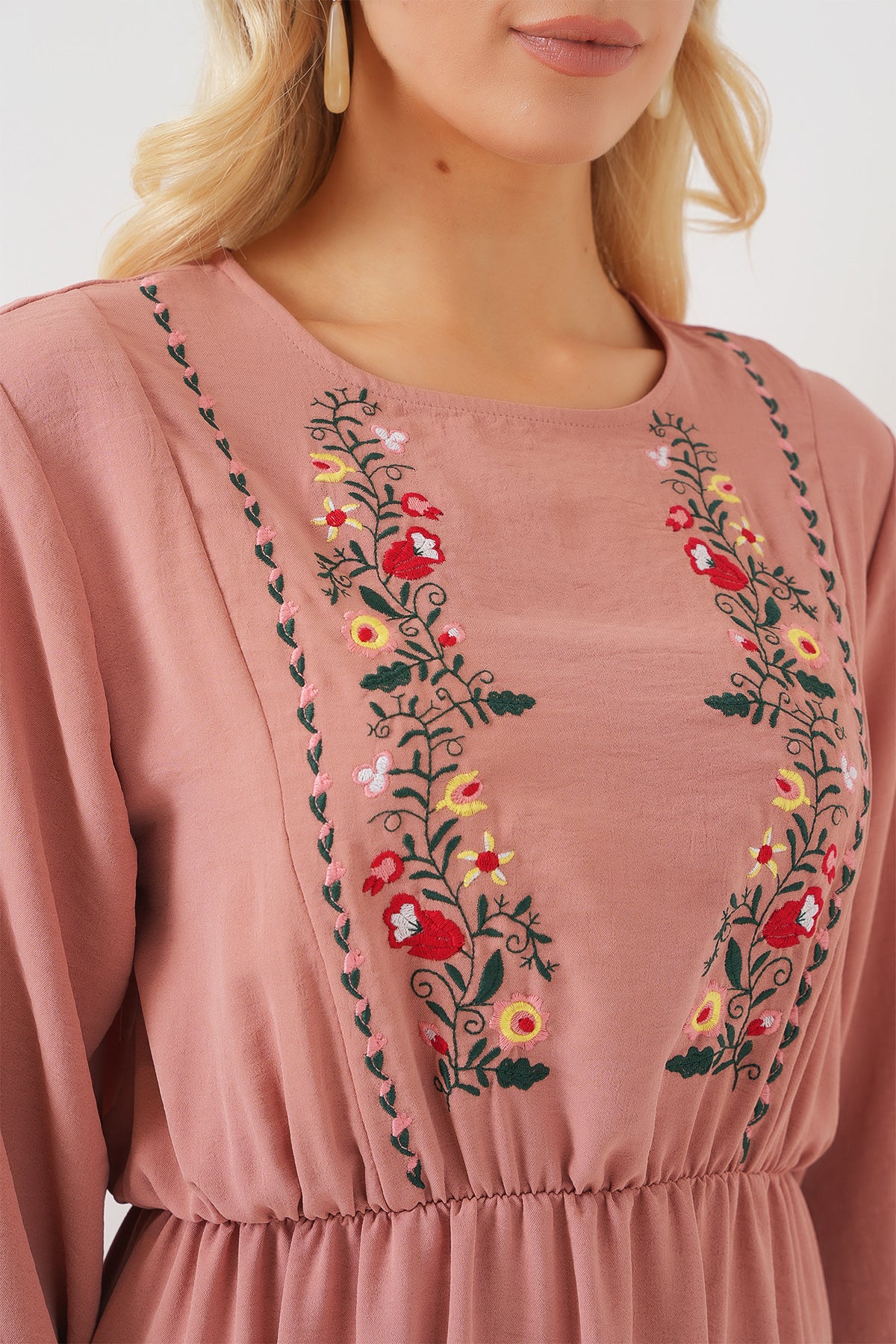 Kadın Nakışlı Uzun Tesettür Elbise 2550 - Pudra