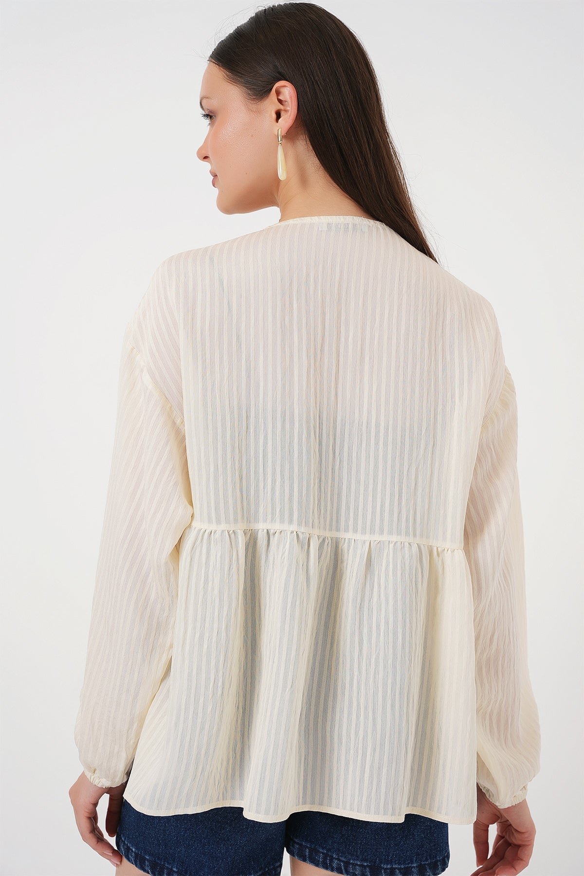 Kadın Önü Bağcıklı Uzun Kol Bluz 946 - Krem
