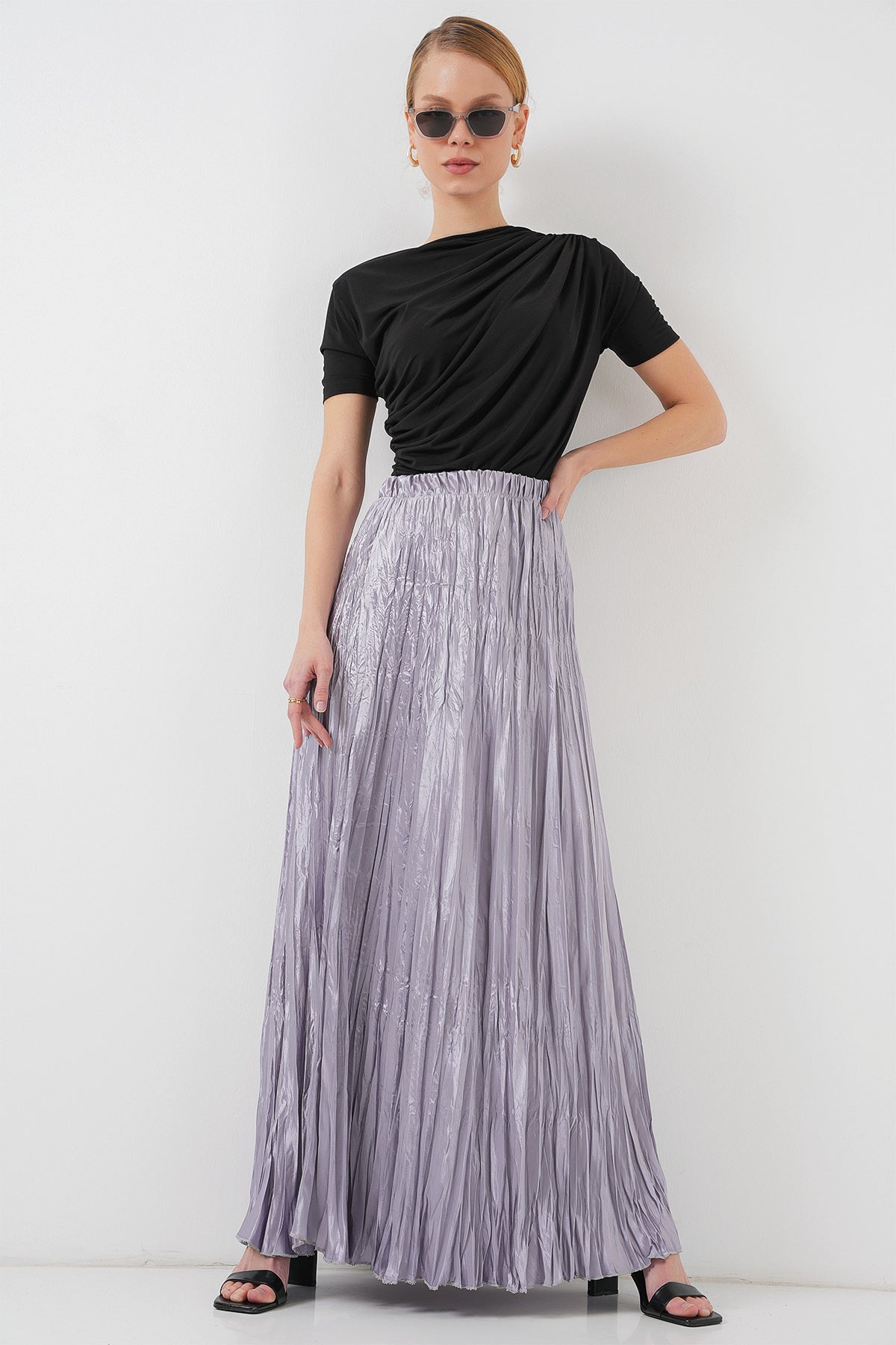 Kadın Uzun Kırışık Parlak Etek 8034 - Gri