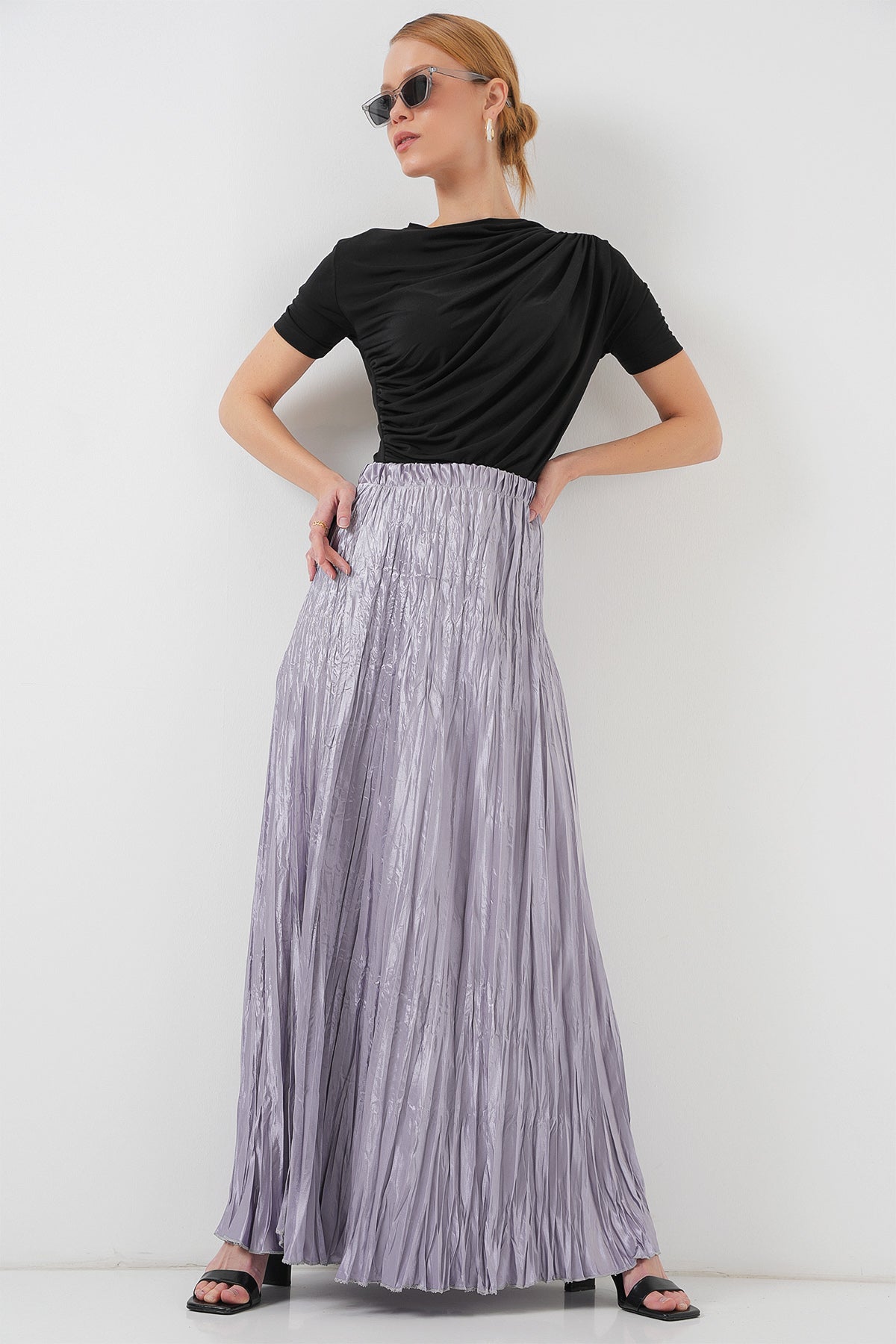 Kadın Uzun Kırışık Parlak Etek 8034 - Gri